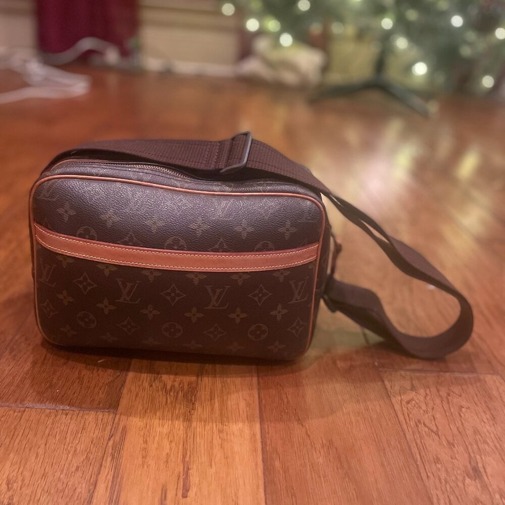 Louis Vuitton Authentic Monogram Reporter PM Cross Body Bag